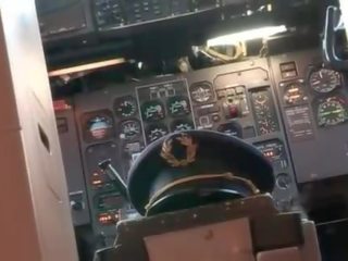 Stewardeza movs cum pentru perfect călătorie pe o ciocănitoare