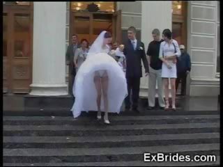 Amateur bruid kindje gf voyeur onder het rokje exgf vrouw lolly knal huwelijk pop publiek echt bips panty nylon naakt